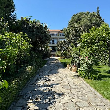 Paneon Apartments Nea Iraklitsa Exterior foto